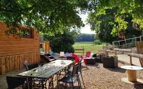 Der großzügige Außenbereich der Rouloutte